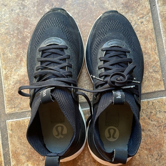 Lululemon Chargefeel Mid Womens Workout Shoe
Black / Anchor / White Size 7 - Picture 11 of 13